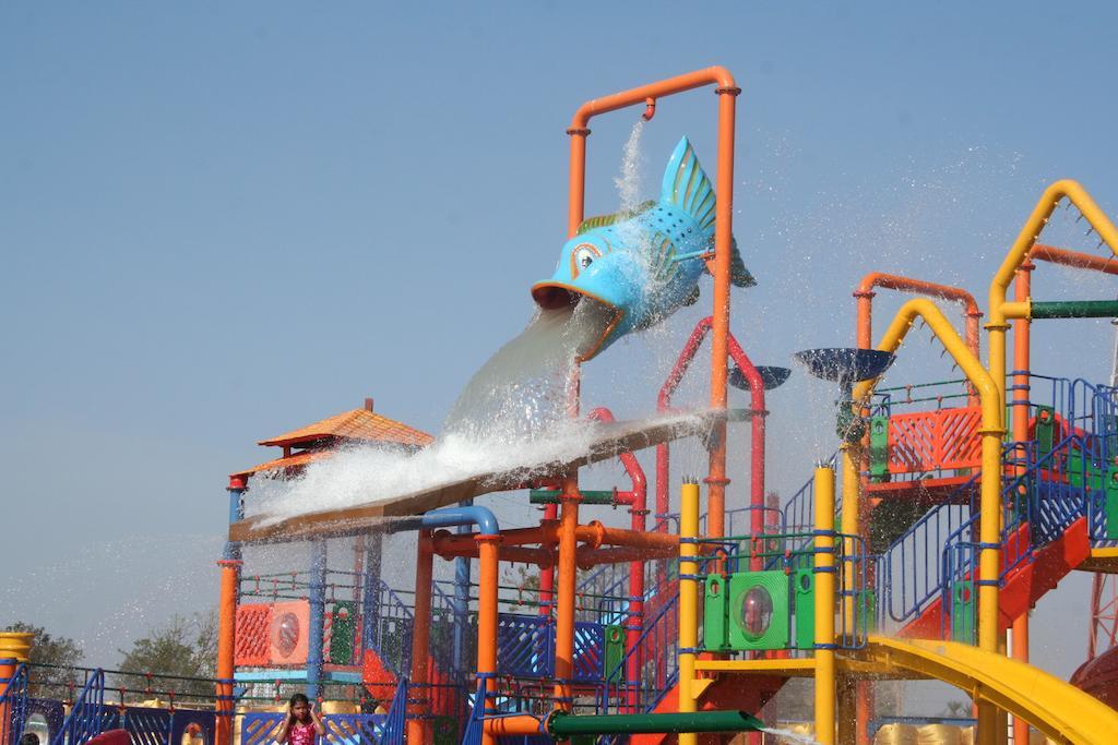 Sentosa Resorts&Water Park Chinchvad Exterior foto